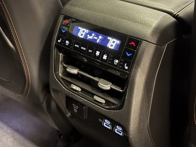 Used 2023 Jeep Grand Cherokee Summit AWD/4WD image 19