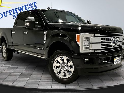 Used 2019 Ford F250 Platinum w/ Platinum Ultimate Package image 3