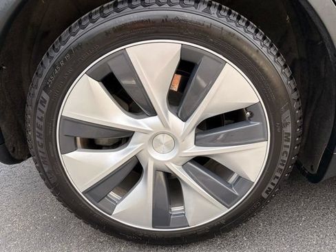 Used 2021 Tesla Model Y Long Range AWD/4WD image 23