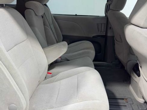 Used 2020 Toyota Sienna LE FWD image 15