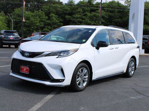 Certified 2023 Toyota Sienna XSE w/ XSE Plus Package AWD/4WD image 1
