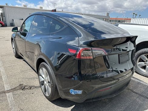 Used 2021 Tesla Model Y Long Range image 3