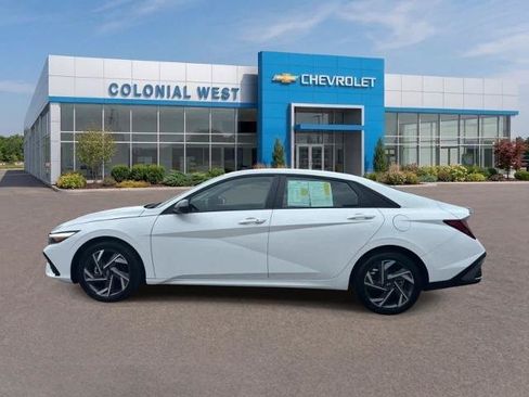 Used 2025 Hyundai Elantra Sport FWD image 3