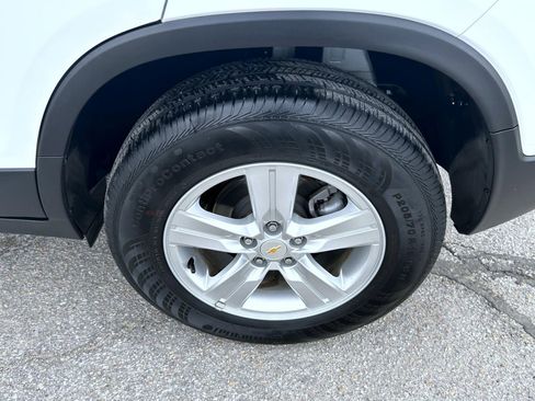 Certified 2022 Chevrolet Trax LT w/ LT Convenience Package image 22