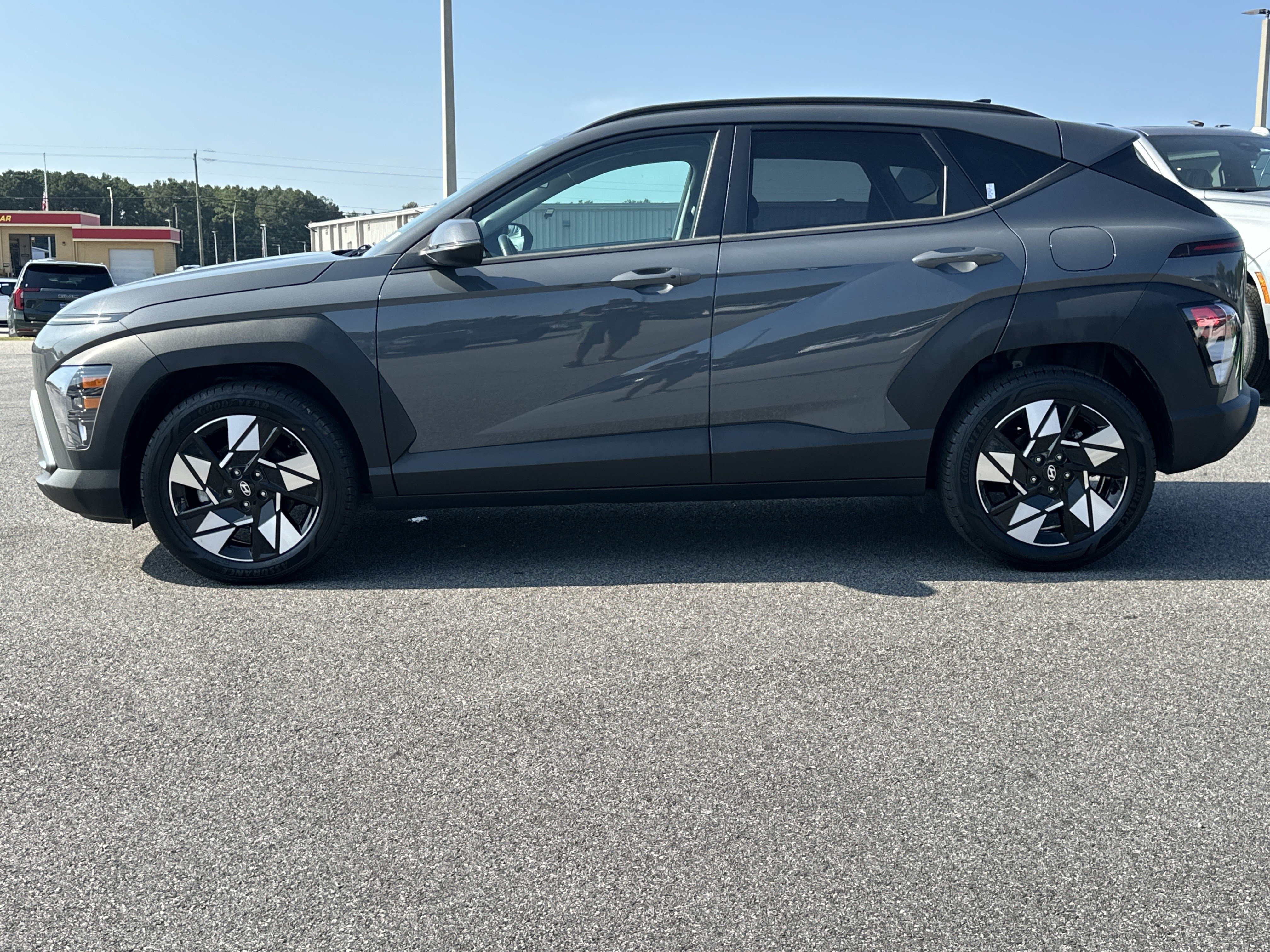 Used 2025 Hyundai Kona SEL FWD image 9