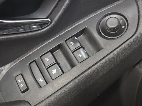 Used 2020 Chevrolet Trax LT w/ LT Convenience Package image 21