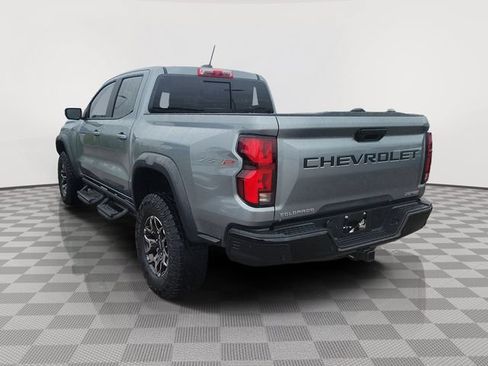 Used 2025 Chevrolet Colorado ZR2 w/ Technology Package AWD/4WD image 3