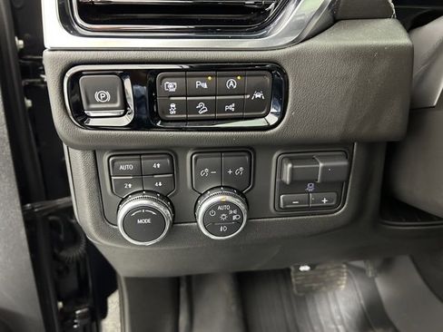 Used 2025 GMC Yukon XL Denali image 22