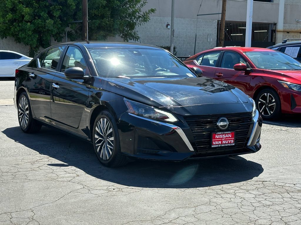 Used 2024 Nissan Altima 2.5 SV FWD image 9