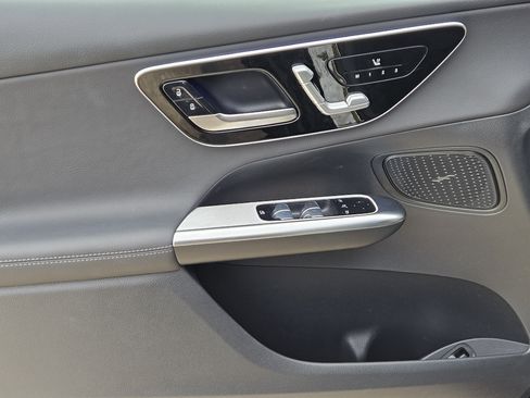 Used 2025 Mercedes-Benz GLC 300 image 24