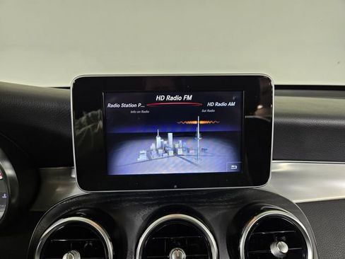 Used 2019 Mercedes-Benz GLC 300 4MATIC image 29