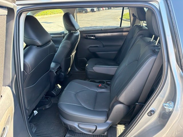Used 2026 Toyota Highlander Limited AWD/4WD image 10