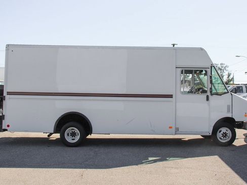 Used 2015 Ford E-450 and Econoline 450 Super Duty w/ A/C Prep Package image 14