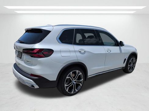 New 2026 BMW X5 xDrive40i w/ Climate Comfort Package AWD/4WD image 4