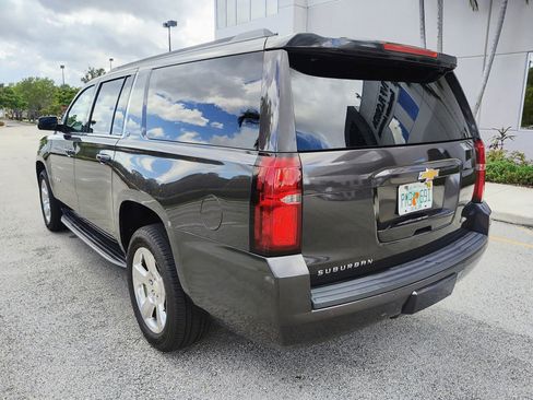 Used 2017 Chevrolet Suburban LT w/ Luxury Package image 10