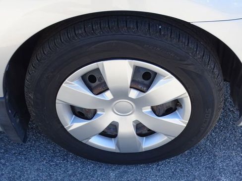 Used 2009 Toyota Camry LE image 14