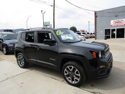 Used 2017 Jeep Renegade Latitude w/ Cold Weather Group AWD/4WD image 6