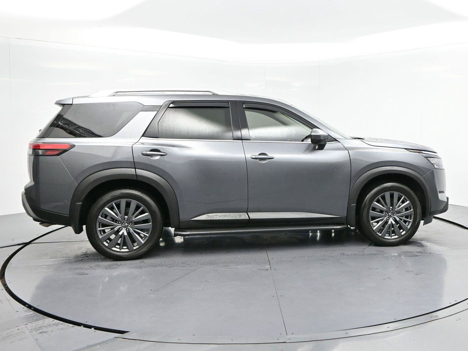 Used 2025 Nissan Pathfinder SL w/ SL Premium Package FWD image 8