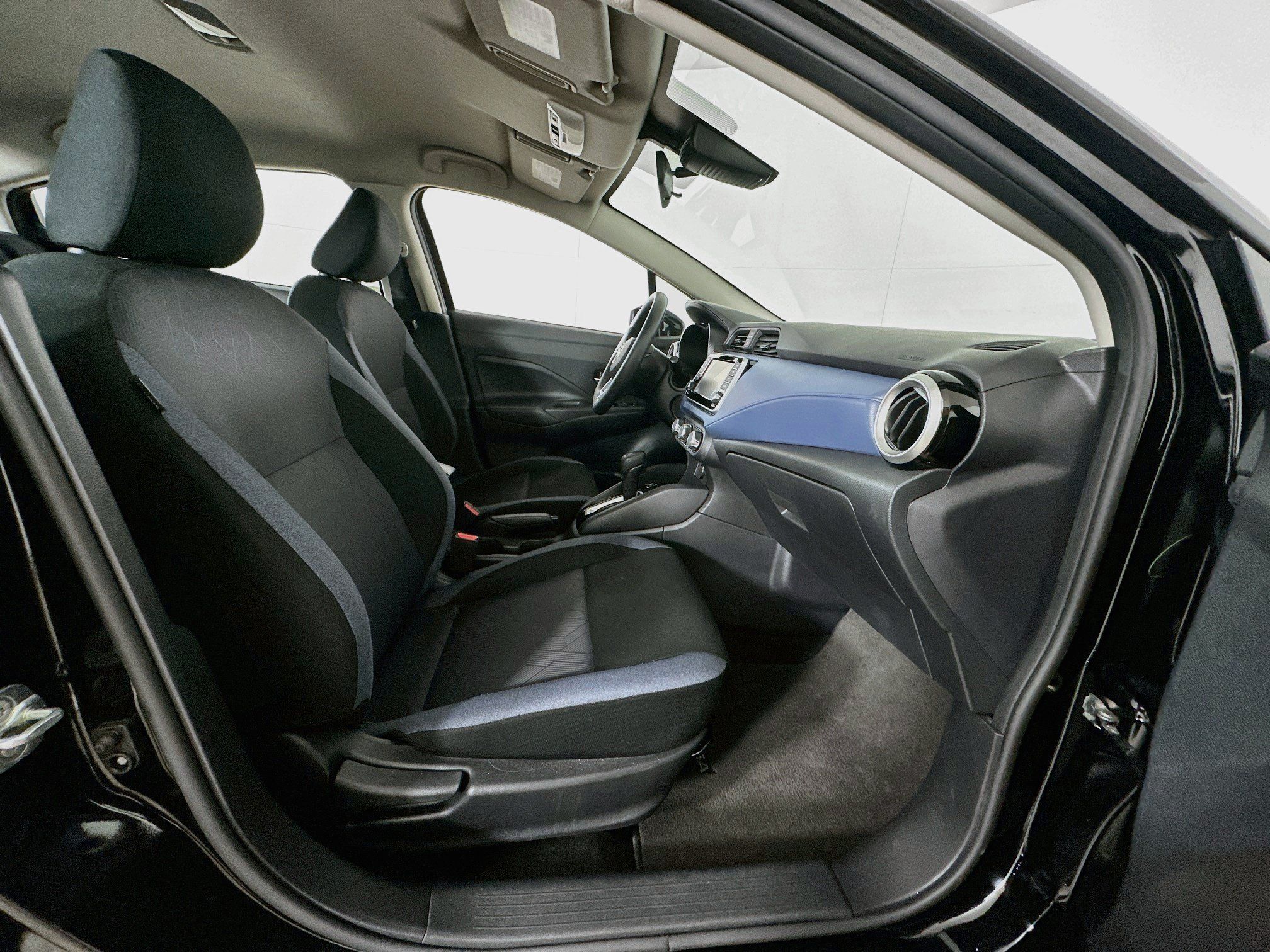 Used 2025 Nissan Versa SV FWD image 29