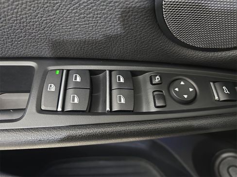 Used 2017 BMW X5 xDrive40e image 31