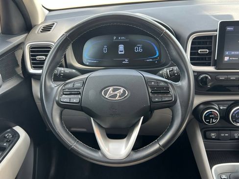 Used 2025 Hyundai Venue SEL FWD image 14
