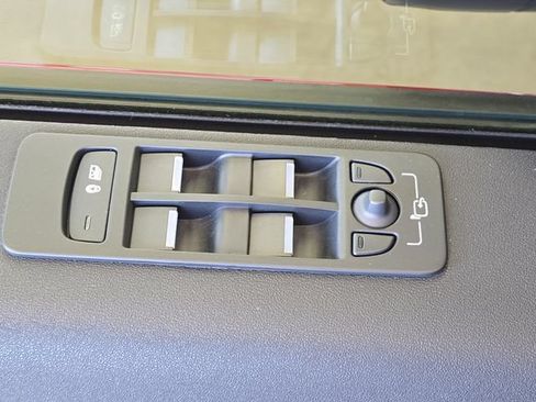 Used 2025 Land Rover Discovery Sport Dynamic SE AWD/4WD image 30