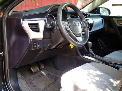 Used 2016 Toyota Corolla LE FWD image 18