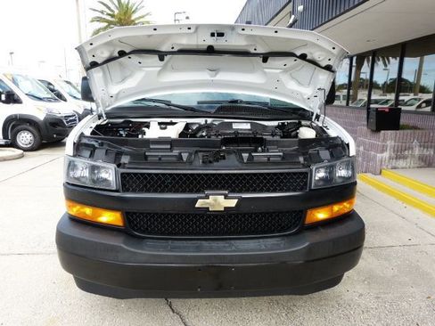 Used 2021 Chevrolet Express 2500 w/ Driver Convenience Package image 8