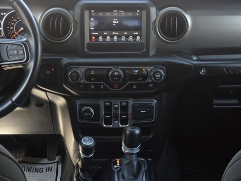 Used 2018 Jeep Wrangler Unlimited Sport S AWD/4WD image 19