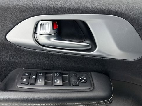 Used 2018 Chrysler Pacifica Touring Plus w/ S Appearance Package image 31