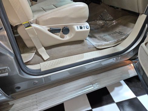 Used 2004 Ford Excursion Limited image 95