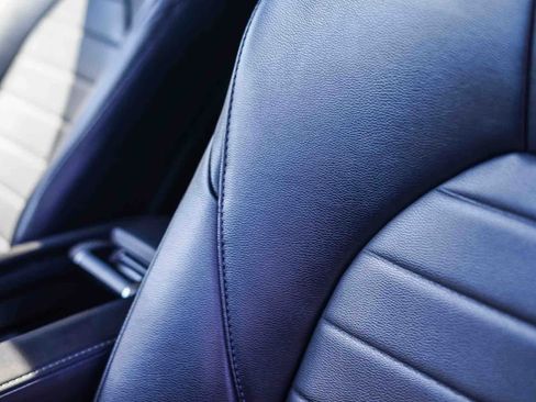 Used 2023 Toyota Highlander XLE image 12