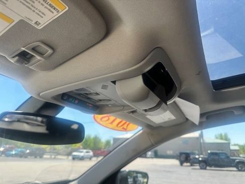 Used 2018 GMC Terrain SLE w/ Driver Convenience Package FWD image 31