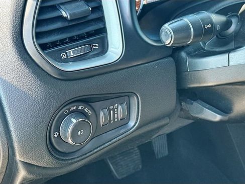 Used 2022 Jeep Renegade Latitude image 10