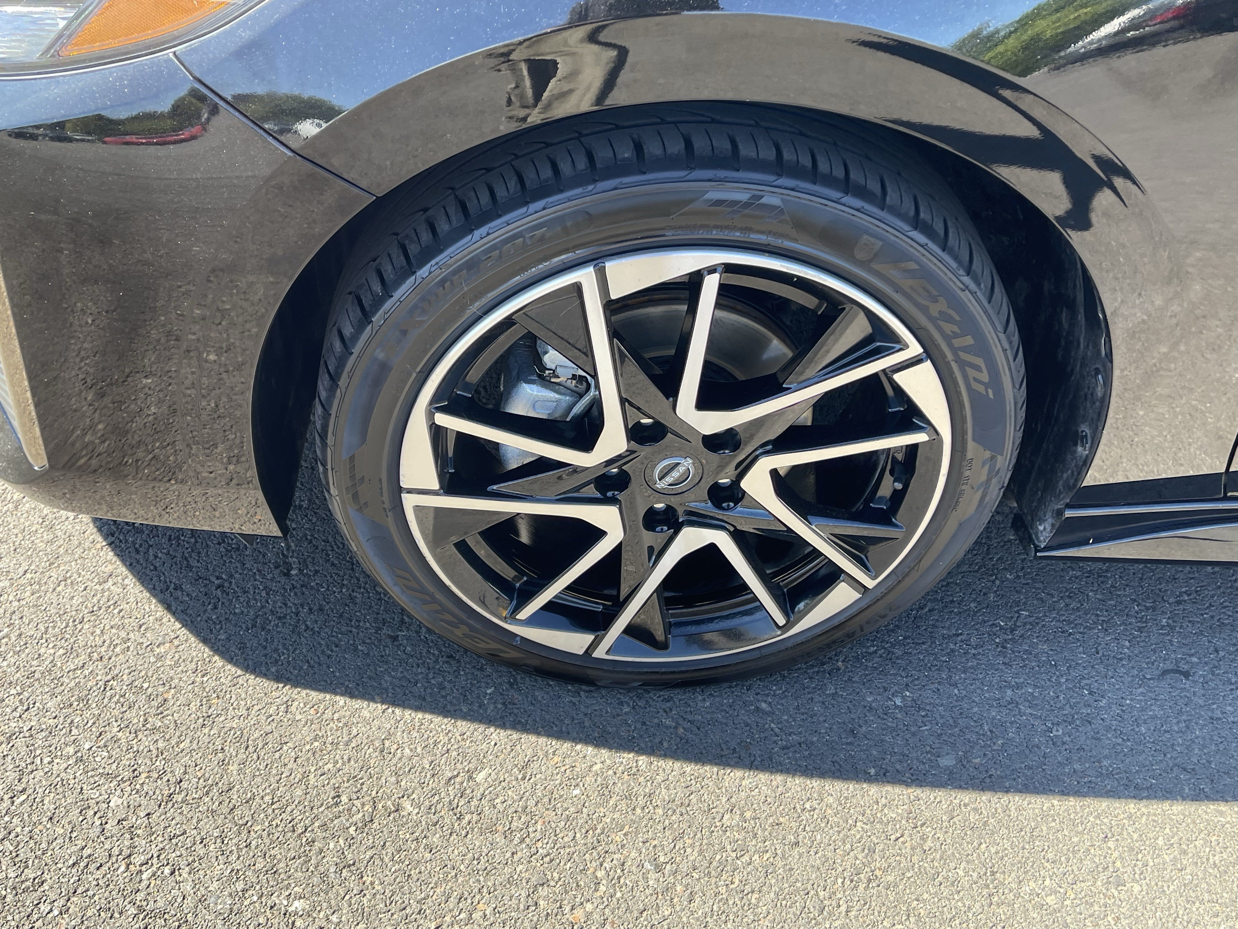 Used 2025 Nissan Sentra SR FWD image 9