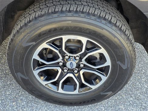 Used 2024 Ford Expedition XLT image 41