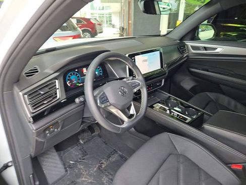 Used 2024 Volkswagen Atlas Cross Sport SE image 11