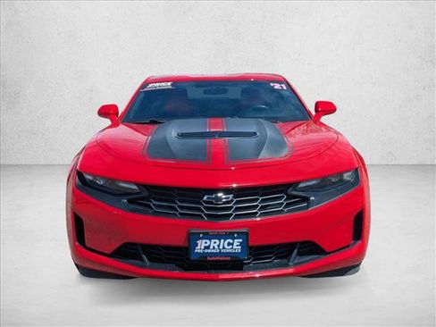 Used 2021 Chevrolet Camaro LT w/ Technology Package RWD image 2