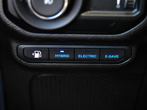 Used 2023 Jeep Wrangler Sahara w/ Cold Weather Group image 36