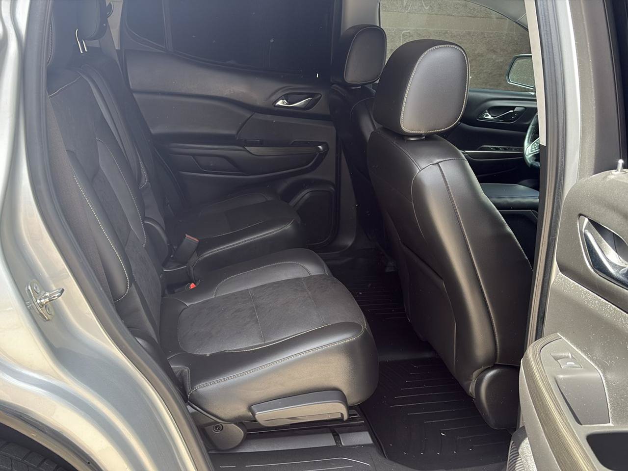Used 2017 GMC Acadia SLT FWD image 14
