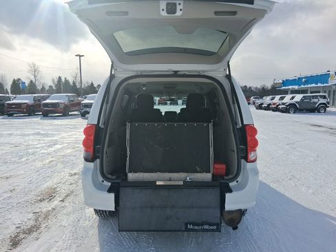 Used 2016 Dodge Grand Caravan SE w/ Quick Order Package 29E SE image 13