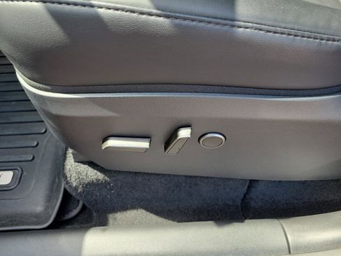 Used 2024 Tesla Model Y Long Range AWD/4WD image 28