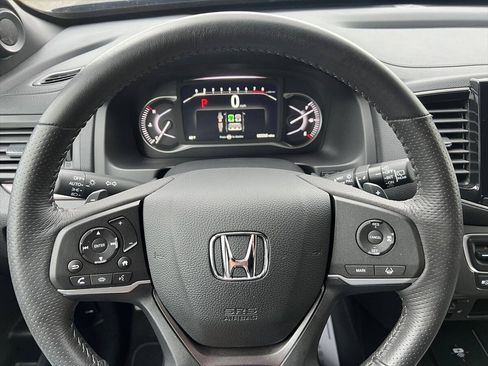 Used 2025 Honda Passport EX-L image 11