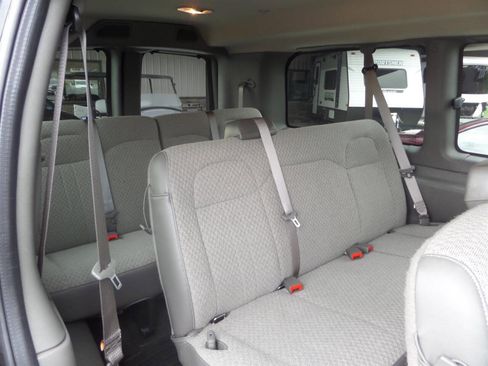 Used 2025 GMC Savana 2500 LT w/ LT Preferred Equipment Group RWD image 10