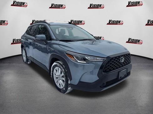 Used 2023 Toyota Corolla Cross LE w/ Moonroof Package image 3