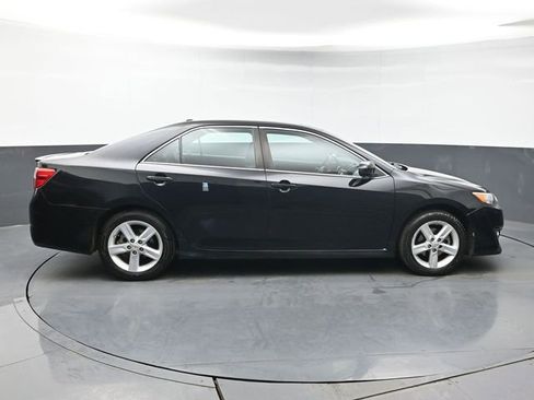 Used 2012 Toyota Camry SE FWD image 6