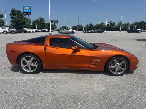 Used 2009 Chevrolet Corvette Coupe w/ Z51 Performance Package RWD image 3