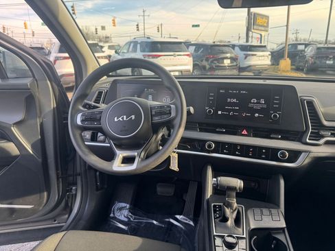 Used 2025 Kia Sportage LX image 28