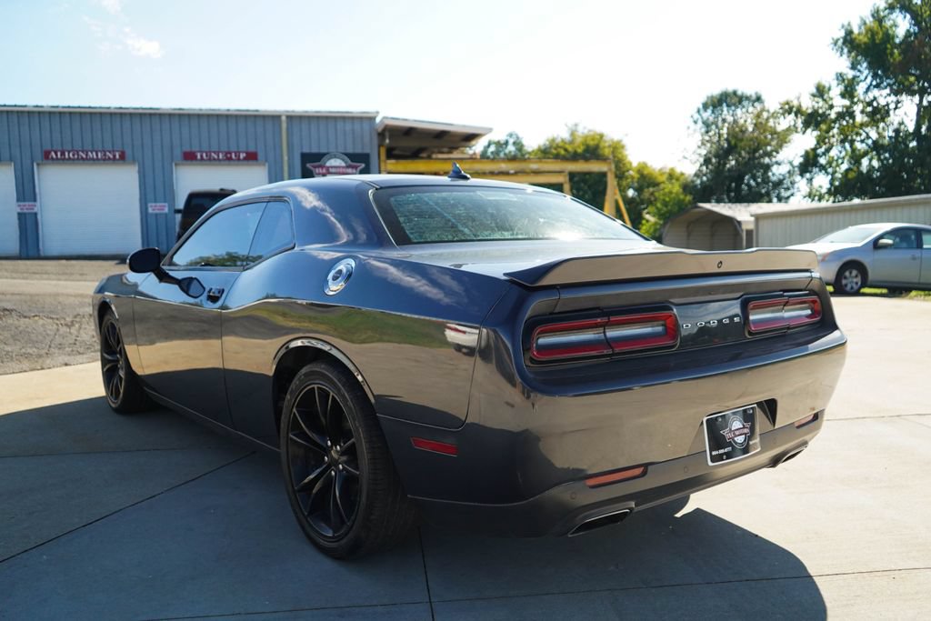 Used 2016 Dodge Challenger SXT w/ Blacktop Package RWD image 4