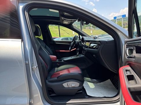 Used 2021 Porsche Macan image 26
